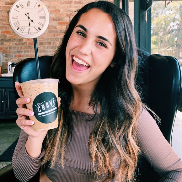 ✨Meet your Poshmark Ambassador, Arianna✨ - Picture 5 of 6